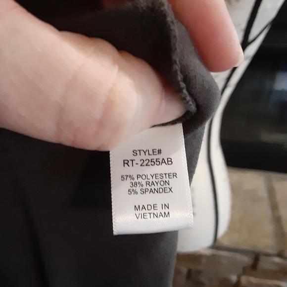 Zenana Leopard Pocket Tank top - Picture 9 of 9